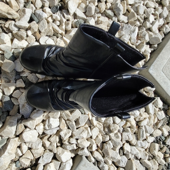 Size 7 American Eagle Bootie - Picture 2 of 8